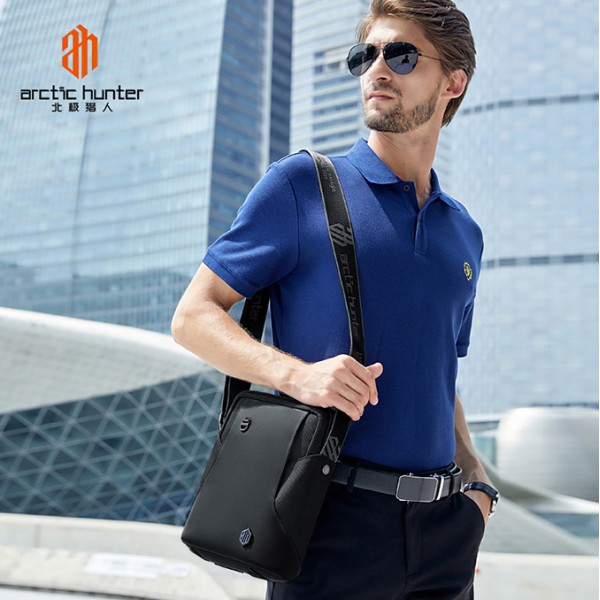 ARCTIC HUNTER τσάντα ώμου K00096-BK, με θήκη tablet 8", μαύρη ARCTIC HUNTER τσάντα ώμου K00096-BK, με θήκη tablet 8", μαύρη