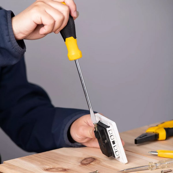 DELI ίσιο κατσαβίδι DL6351251 αντιολισθητική λαβή, μαγνητικό, 5mm, 125mm DELI ίσιο κατσαβίδι DL6351251 αντιολισθητική λαβή, μαγνητικό, 5mm, 125mm